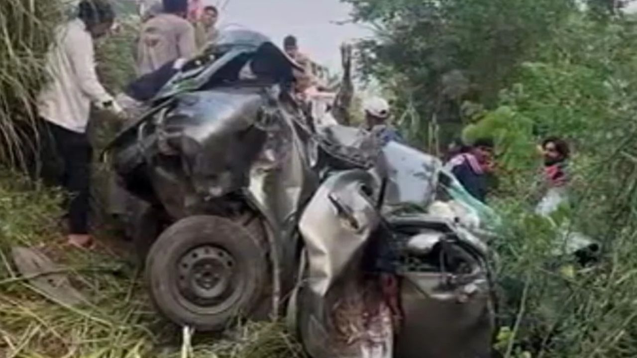 खाटूश्यामजी के दर्शन करके लौट रहे दोस्तों का सफर बना आखिरी, खाई में गिरी कार