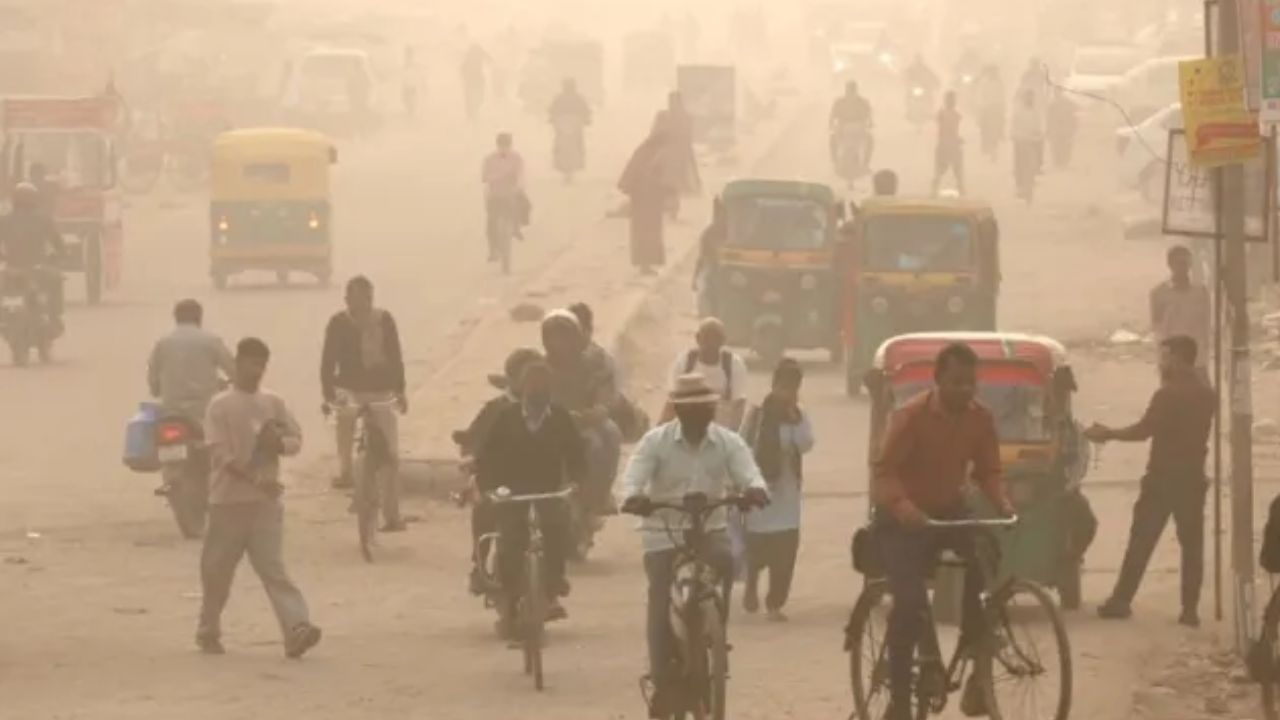 Delhi Air Pollution: दिल्ली-NCR की हवा में घुलने लगा जहर, कई इलाकों में AQI 200 पार; अब सख्ती की तैयारी