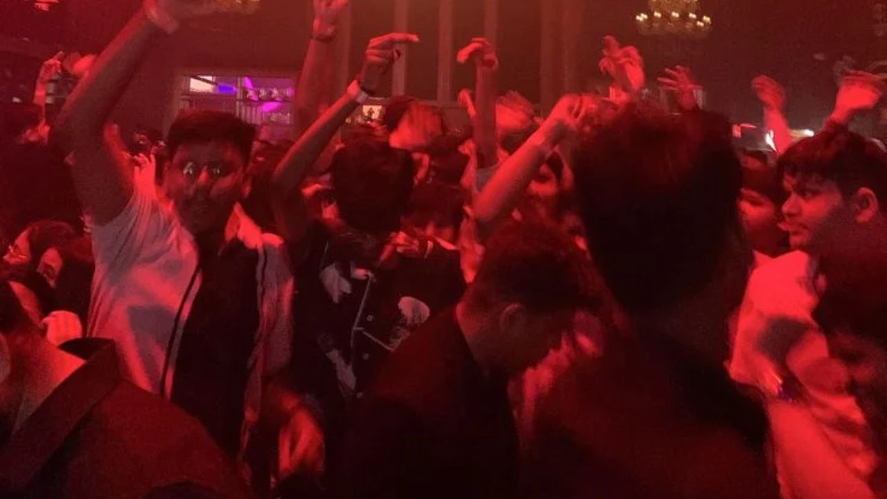 दिल्ली के नाइटक्लब में खूनी संघर्ष! महिला पर बीयर गिरने से शुरू हुए मामूली विवाद में बाउंसरों ने की ड्राइवर की पीट-पीटकर हत्या