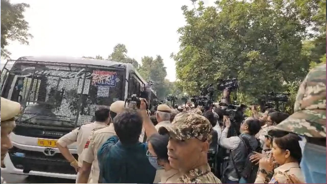 ‘हर गली जंतर-मंतर’ प्रदर्शन के ऐलान के बीच दिल्ली पुलिस में बड़ा बदलाव, 25 अफसर इधर से उधर
