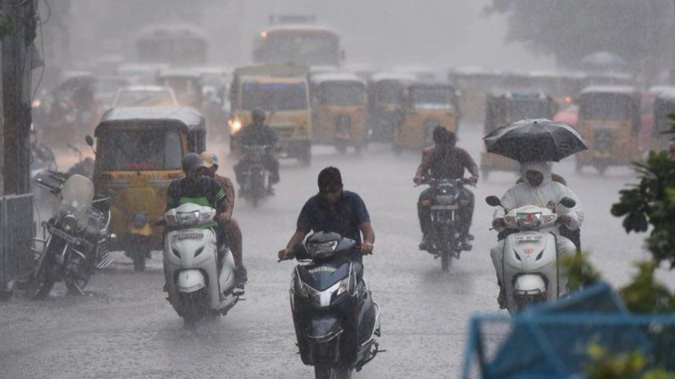 दिल्ली-UP में मौसम का बड़ा बदलाव, ओले और बारिश के बाद अब चक्रवाती तूफान का खतरा!