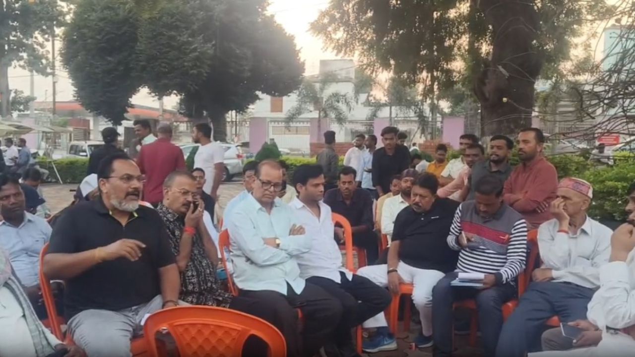 “निशिकांत दुबे बौखला गए हैं” कांग्रेस विधायक प्रदीप यादव का तीखा पलटवार, AI और विदेशी नेटवर्क के मुद्दे पर घेरा