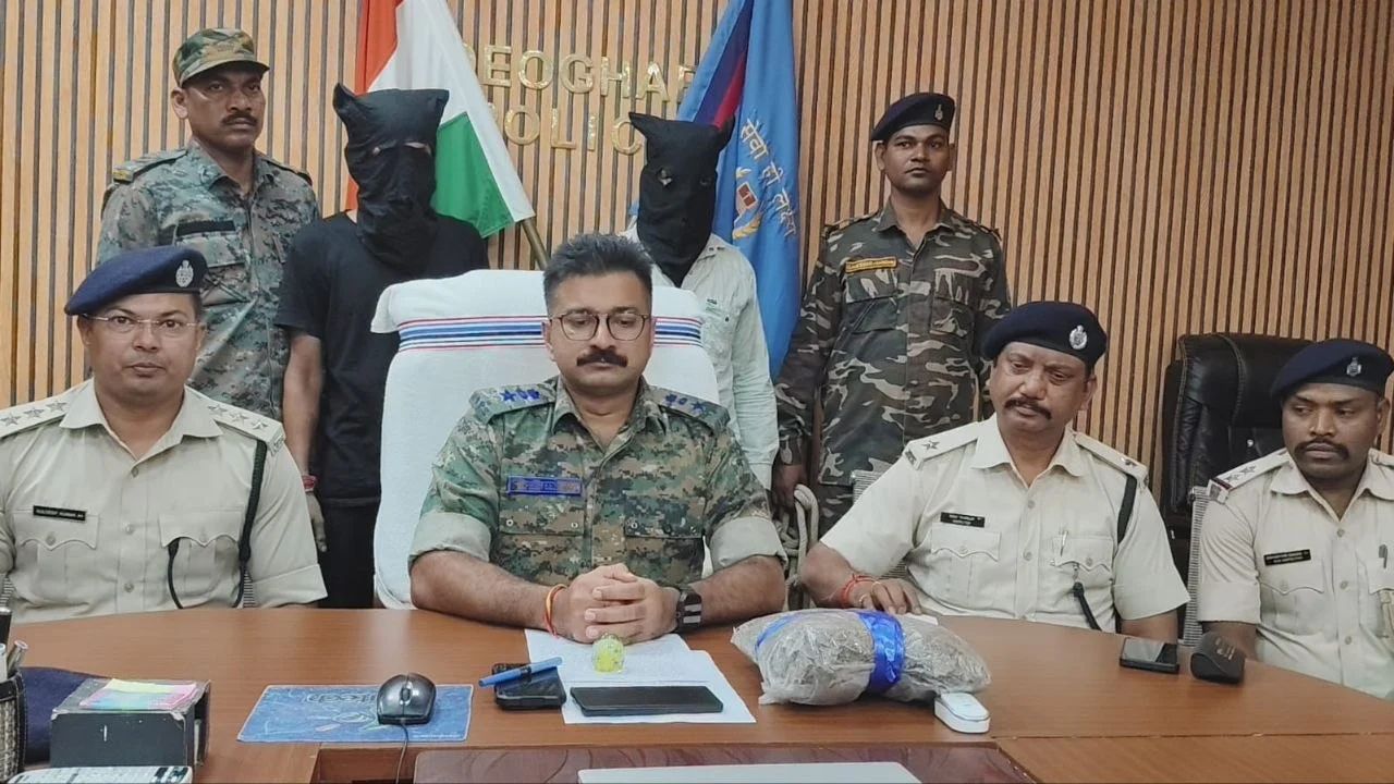 देवघर में नशे के कारोबार पर पुलिस का शिकंजा, दो गिरफ्तार; 10.77 ग्राम ब्राउन शुगर और 1.8 किलो गांजा बरामद