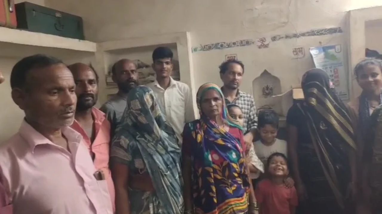 बदायूं में पागल कुत्ते के काटने से मरी गाय का दूध पीने से दहशत, परिवार के 18 लोगों ने लगवाया रेबीज का टीका