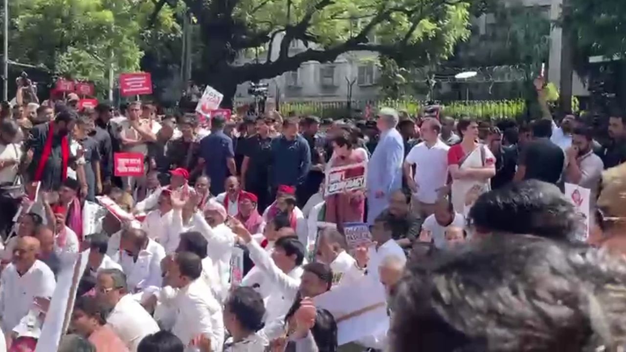 INDIA Bloc Protest: छावनी में तब्दील हुआ चुनाव आयोग का दफ्तर, विपक्ष का जोरदार मार्च; मतदाता सूची के SIR पर संग्राम