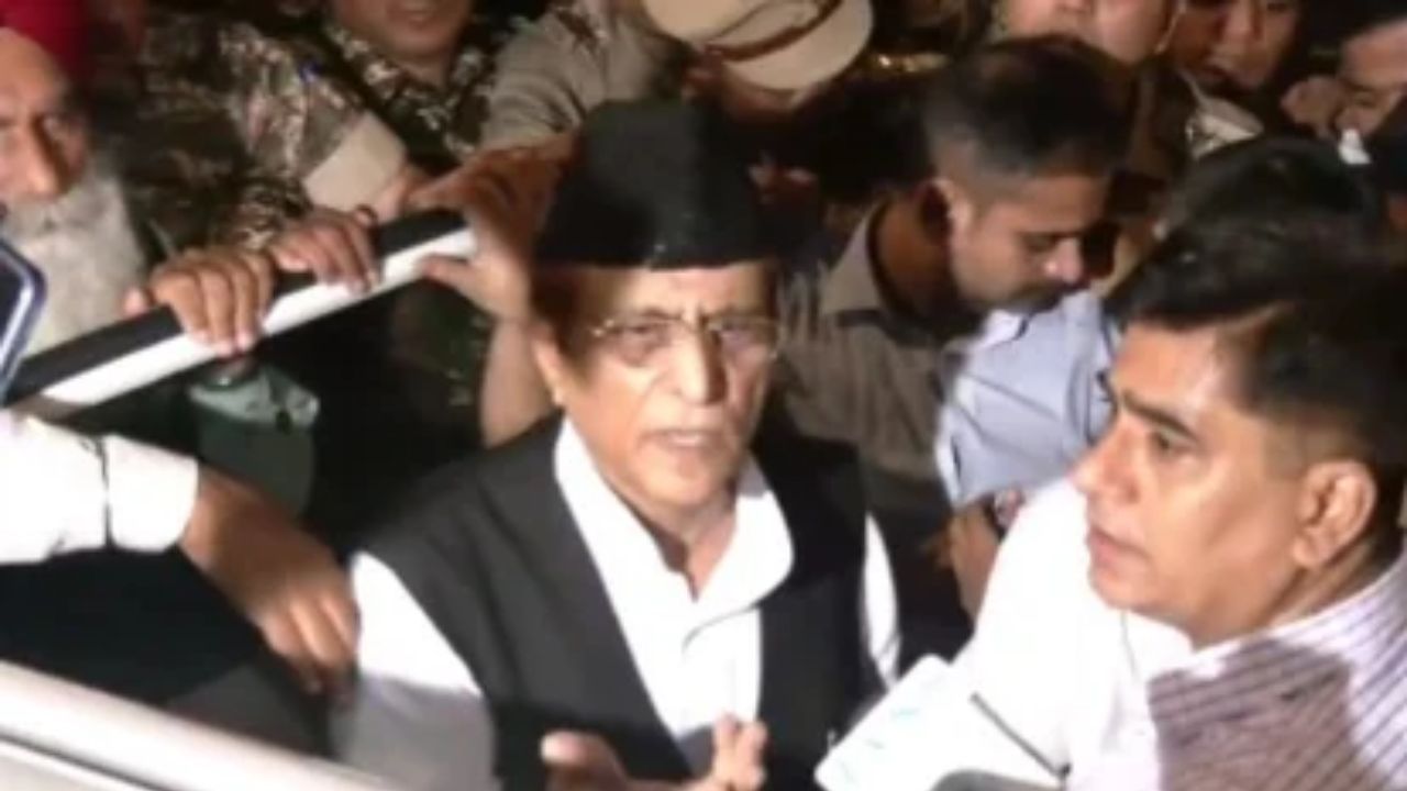 जेल से बाहर आते ही आजम खान को ED ने हिरासत में लिया, रिहाई का इंतजार कर रहे समर्थकों में मची हलचल