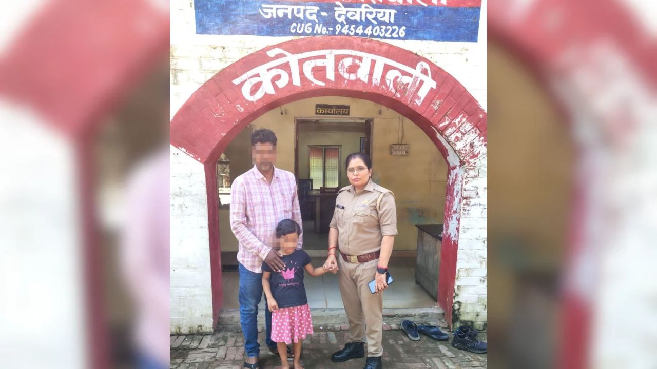 भीड़ के समंदर में अपनों से बिछड़ गई अनन्या! देवरिया में दुर्गा पूजा मेले के दौरान मची अफरा-तफरी, मां-बाप बेहाल