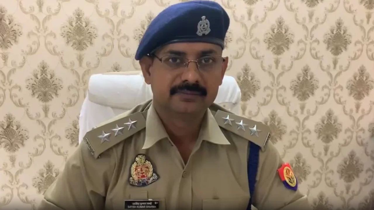 मुंह में ज्वलनशील पदार्थ भरकर धार्मिक झंडा जलाने की कोशिश! बलिया में वायरल वीडियो पर पुलिस का बड़ा एक्शन, 2 आरोपी गिरफ्तार