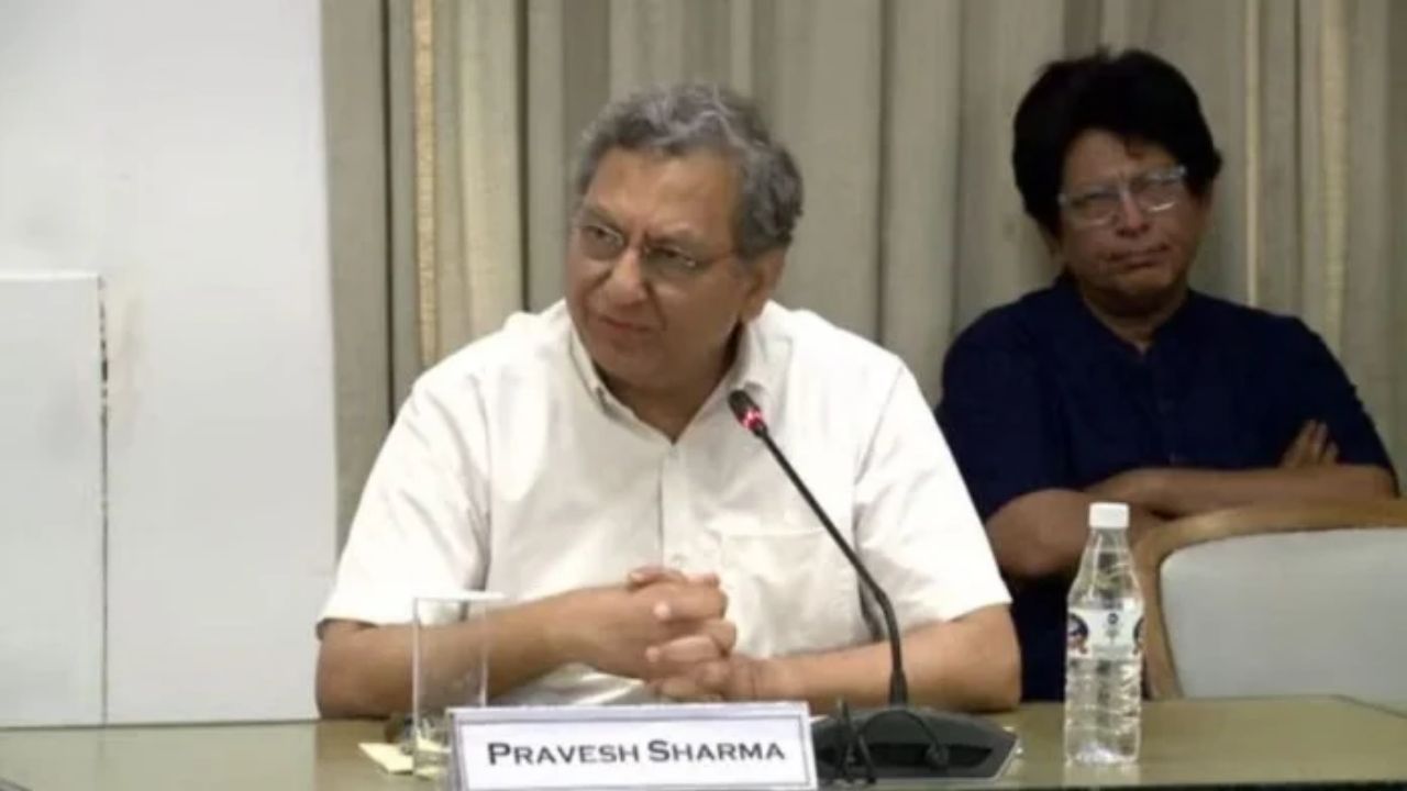 ज्वाइंट सेक्रेटरी के पद से लिया संन्यास, फिर बदल दी हजारों किसानों की तकदीर; पढ़ें पूर्व IAS प्रवेश शर्मा की कहानी