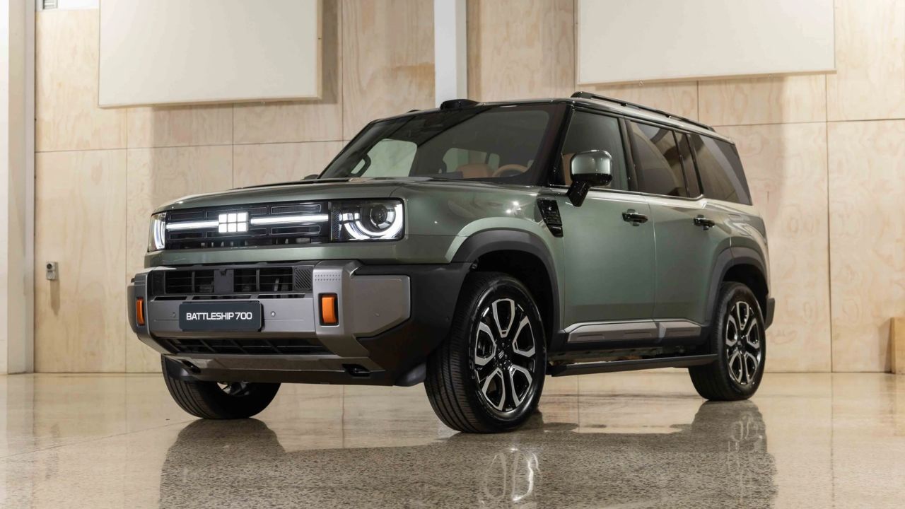Auto News: मात्र 12 मिनट में मिले 10 हजार से ज्यादा ऑर्डर्स, जानिए Battleship 700 SUV की शानदार रेंज और फीचर्स