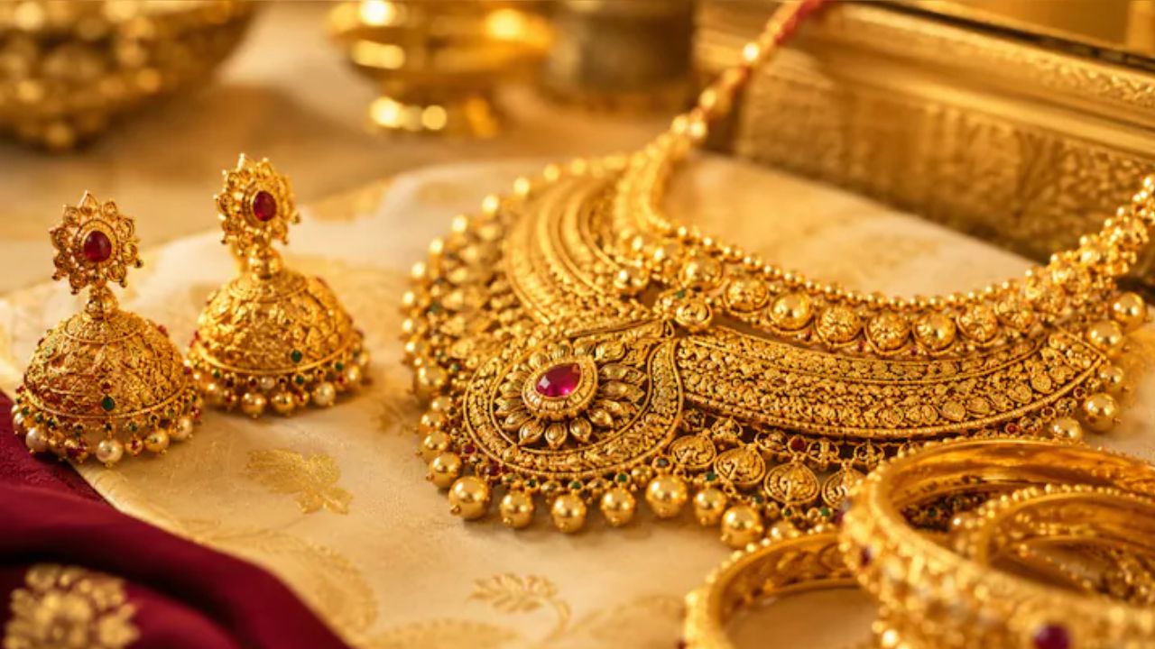 Gold Price Today: ग्राहकों के लिए राहत की खबर; सर्राफा बाजार में फीकी पड़ी चमक, धड़ाम हुए सोने-चांदी के भाव!