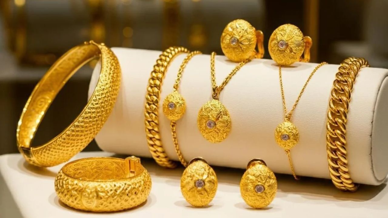 Gold Rate Today: सोने की कीमत में फिर गिरावट, चांदी भी टूटी, खरीदारी से पहले अपने शहर का भाव जरूर जानें