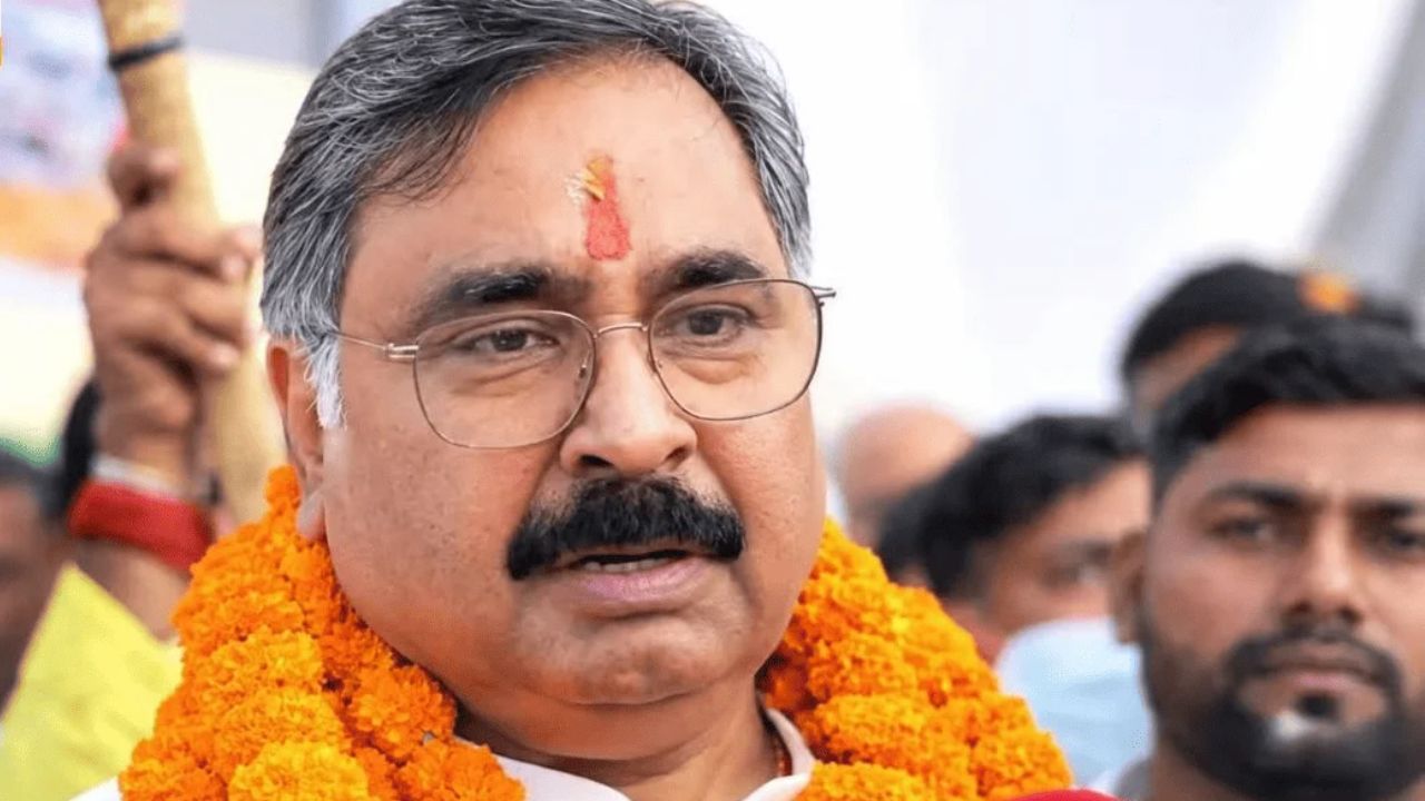 बीजेपी का झंडा उतारा, निर्दलीय नामांकन किया; अब संजयन त्रिपाठी ने थामी सपा की साइकिल, अखिलेश ने दिया टिकट