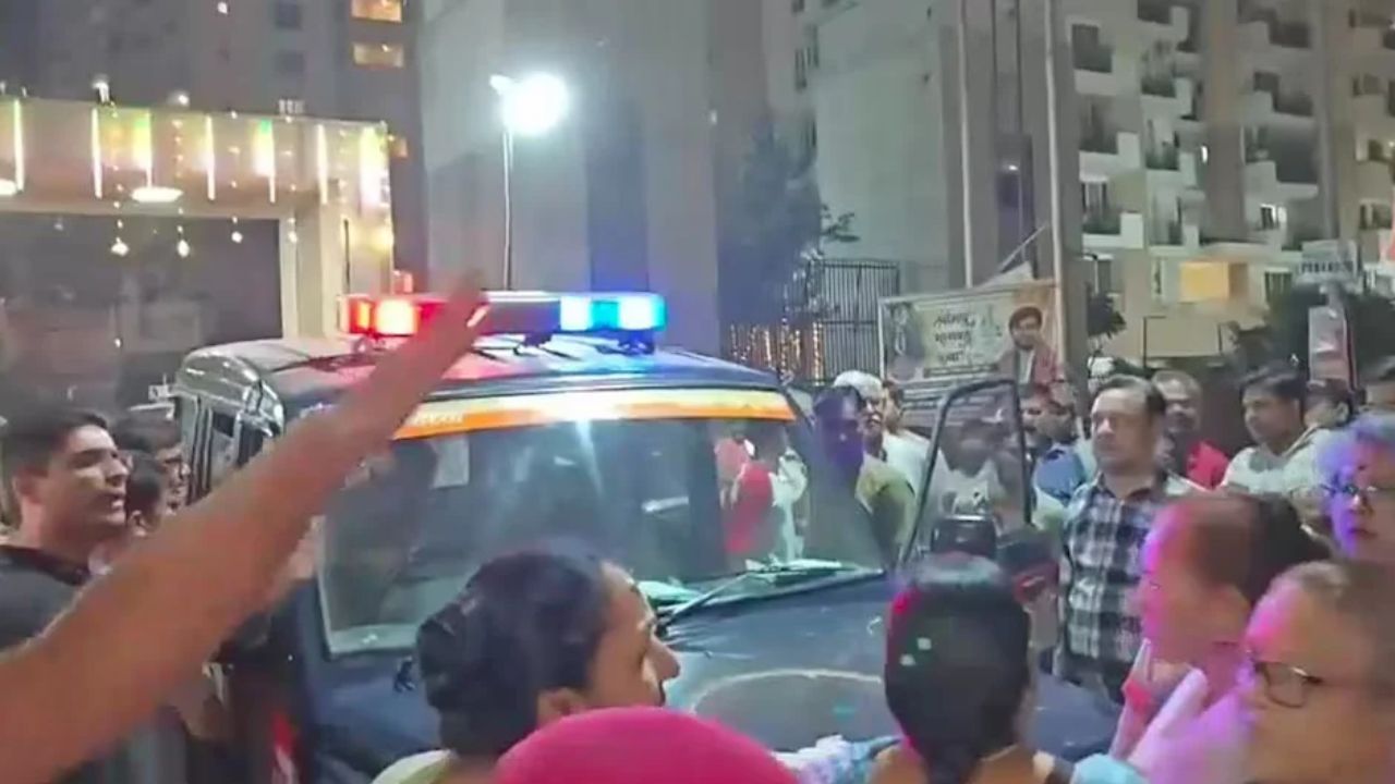 शराब के नशे में गरबा उत्सव में बवाल? थार से गार्ड पर चढ़ाई गाड़ी, पुलिस ने दर्ज किया केस