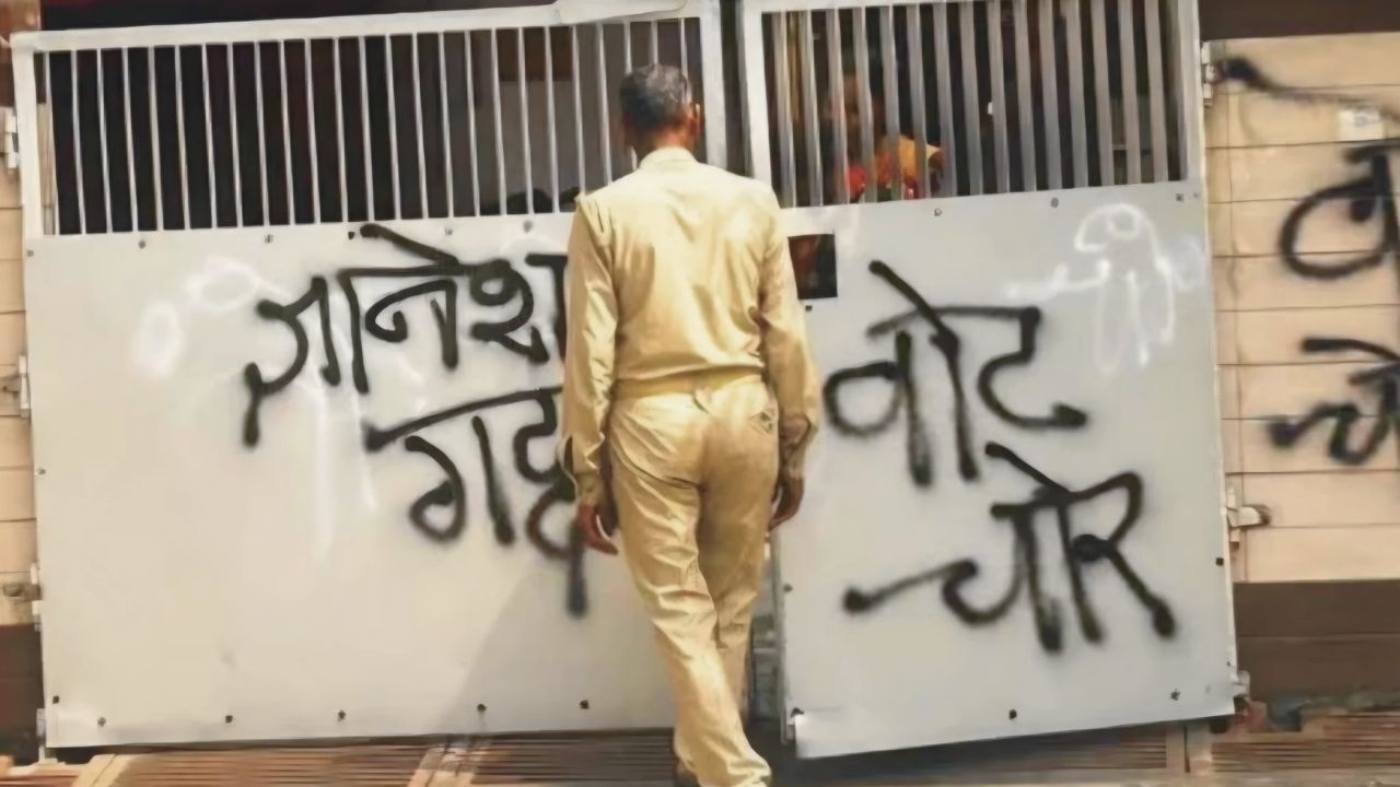CEC ज्ञानेश कुमार के घर पर हुए हंगामे पर माता-पिता ने जताई नाराजगी, बोले- दिल्ली जाकर करें विरोध, घर को क्यों बनाया निशाना