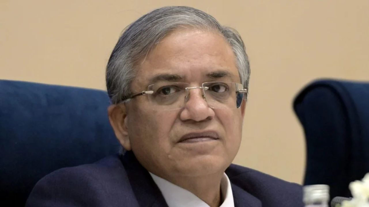 SIR विवाद में विपक्ष का बड़ा प्लान, ज्ञानेश कुमार के खिलाफ राष्ट्रपति से मुलाकात से महाभियोग तक, जानें पूरी रणनीति