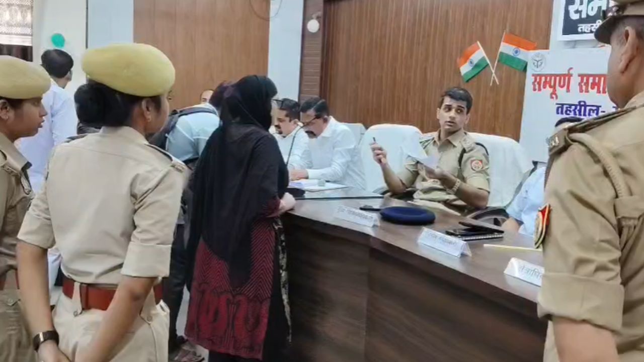 हमीरपुर के समाधान दिवस में मचा हड़कंप, महिला ने किया आत्मदाह का प्रयास; पुलिस की सतर्कता से टला बड़ा हादसा