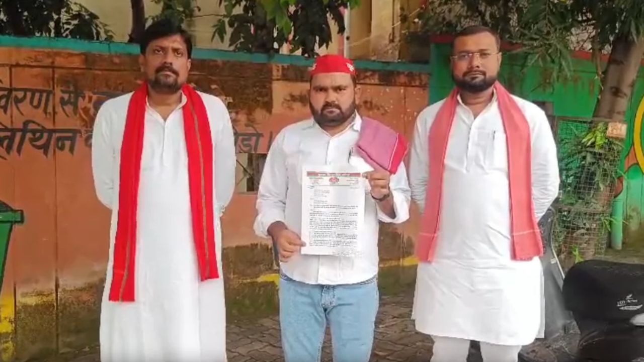हमीरपुर में पुलिस कार्रवाई पर सपा ने उठाए सवाल, यूथ ब्रिगेड जिलाध्यक्ष ने SP को सौंपा शिकायती पत्र