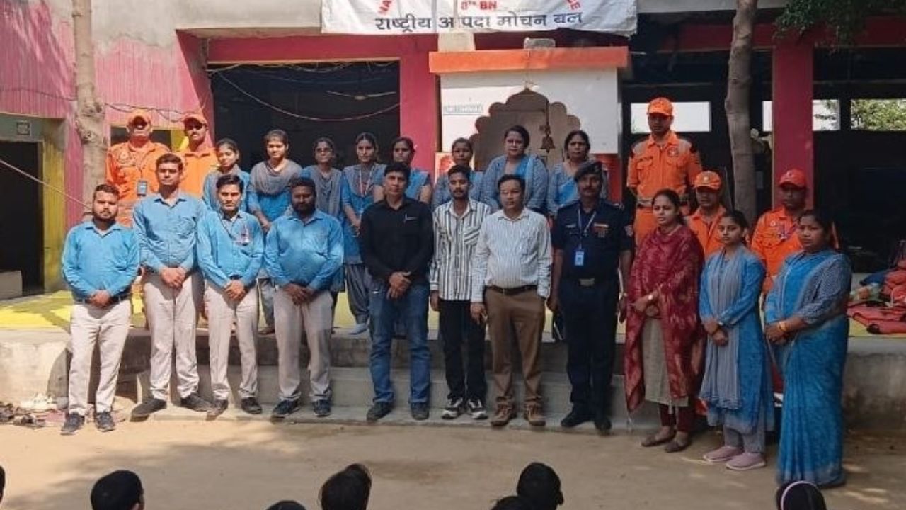 Hathras News: 600 से अधिक छात्र-छात्राओं को NDRF ने सिखाए CPR और रेस्क्यू के गुण, जानें क्या-क्या मिला प्रशिक्षण