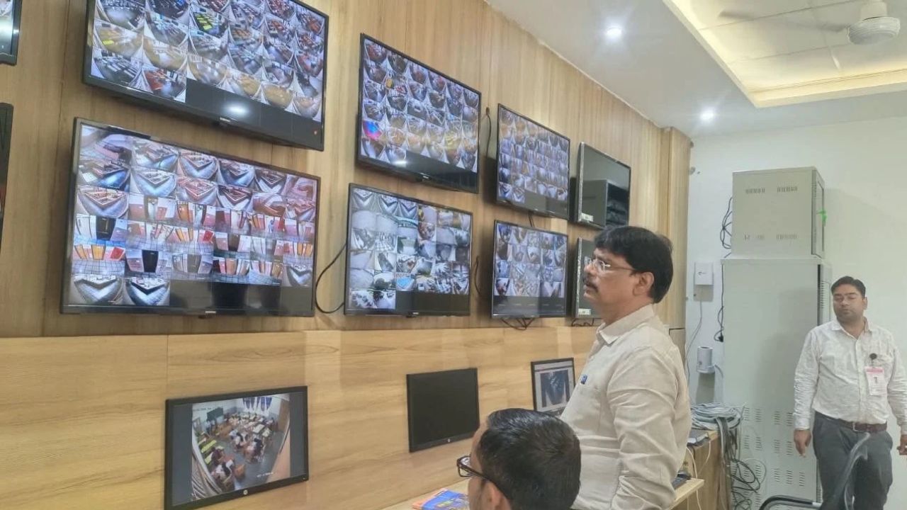 परीक्षा कक्षों पर CCTV से नजर, हर अभ्यर्थी का बायोमेट्रिक जरूरी; PET को लेकर डीएम सख्त