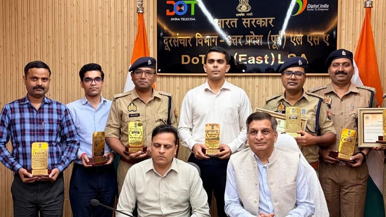हाथरस पुलिस की बड़ी उपलब्धि, CEIR पोर्टल से खोए मोबाइल बरामदगी में प्रदेश के टॉप-5 में शामिल