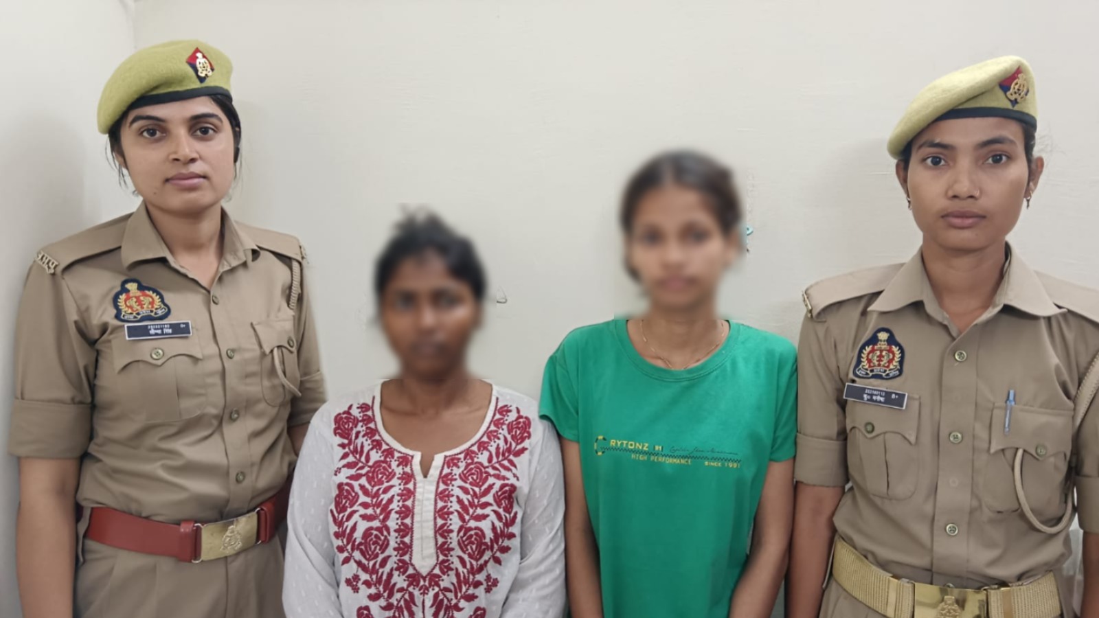गोरखपुर में चोरी का खुलासा, मोबाइल और कान के झाले के साथ दो महिलाएं गिरफ्तार