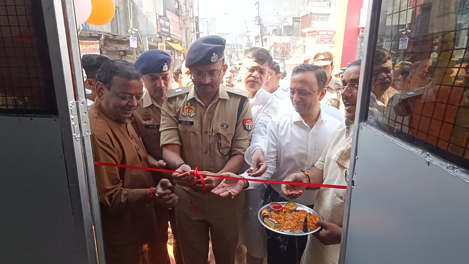विजयदशमी पर गोरखपुर में पुलिस व्यवस्था को मिली मजबूती, चौकी बसंतपुर और घंटाघर पुलिस बूथ का उद्घाटन