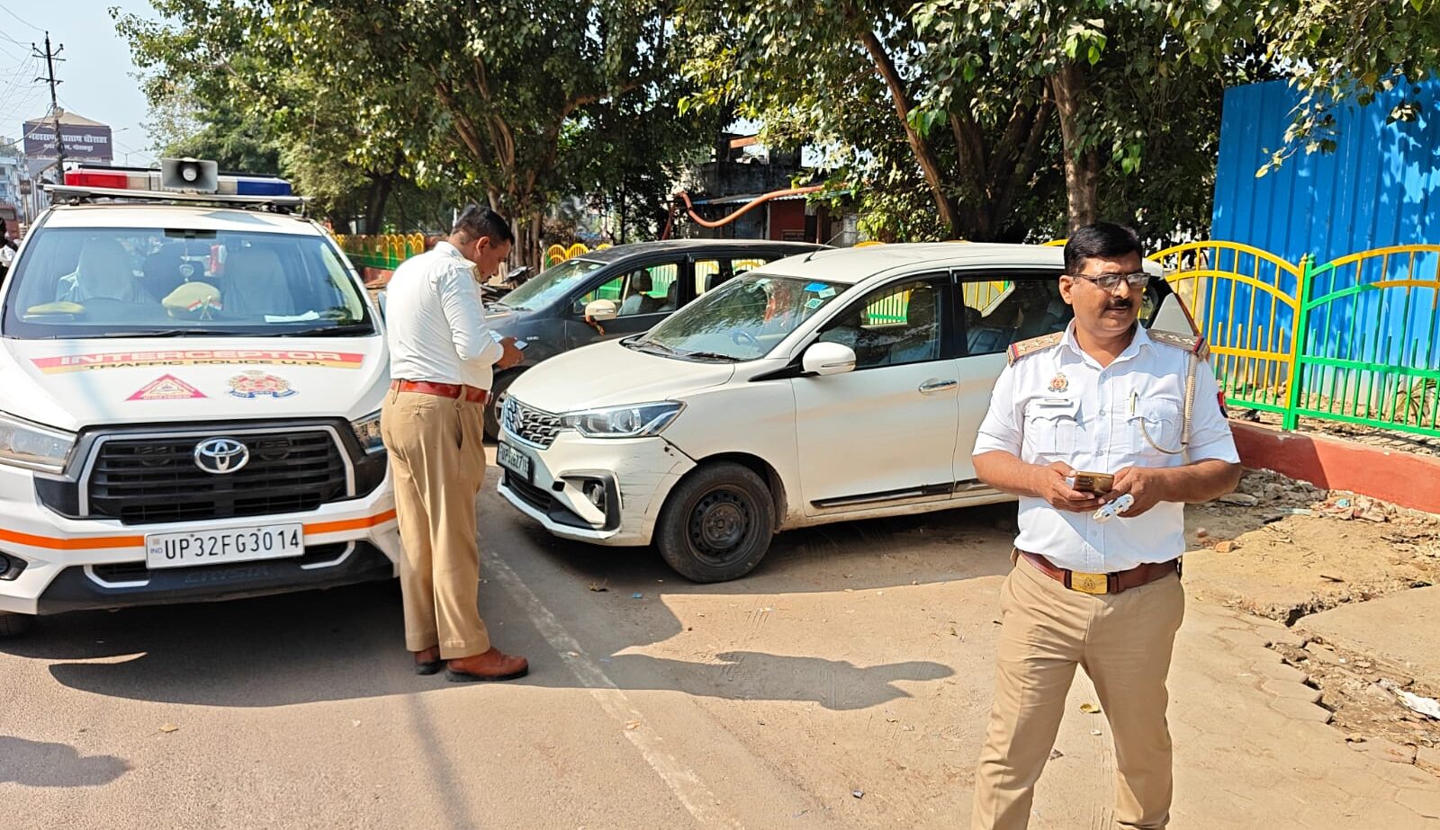 गोरखपुर में सड़क पर गाड़ी खड़ी करने वालों की खैर नहीं! 17 का चालान, 18 वाहन सीज
