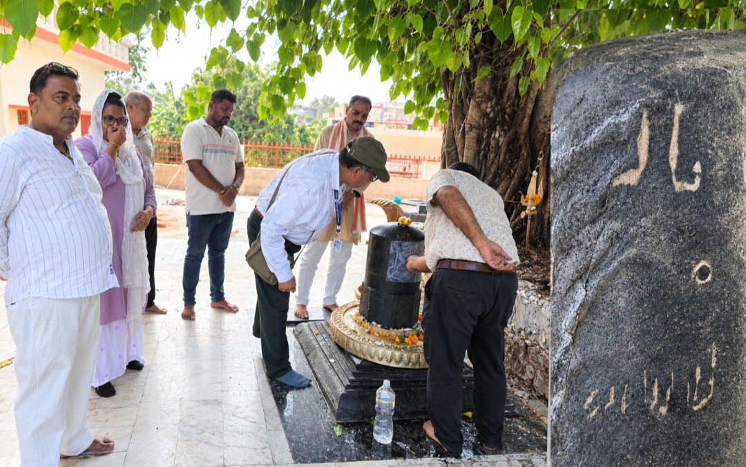 Gorakhpur: नीलकंठ महादेव के शिवलिंग पर 1000 साल पुराना राज? वैज्ञानिक जांच में सामने आएगा प्राचीन लेख का सच