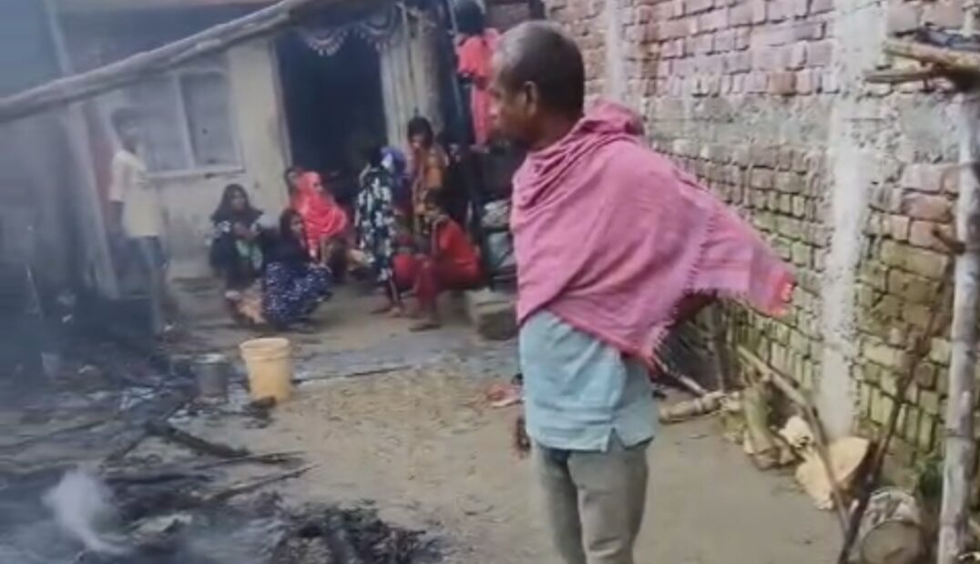 Gorakhpur News: शॉर्ट सर्किट से बाड़े में लगी आग, देखते ही देखते जिंदा जल गईं 40 बकरियां