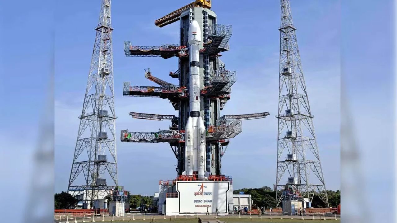 ISRO का बड़ा मिशन आज रात! NVS-03 से मजबूत होगा NavIC, चीन-पाकिस्तान सीमा पर भी मिलेगी मदद