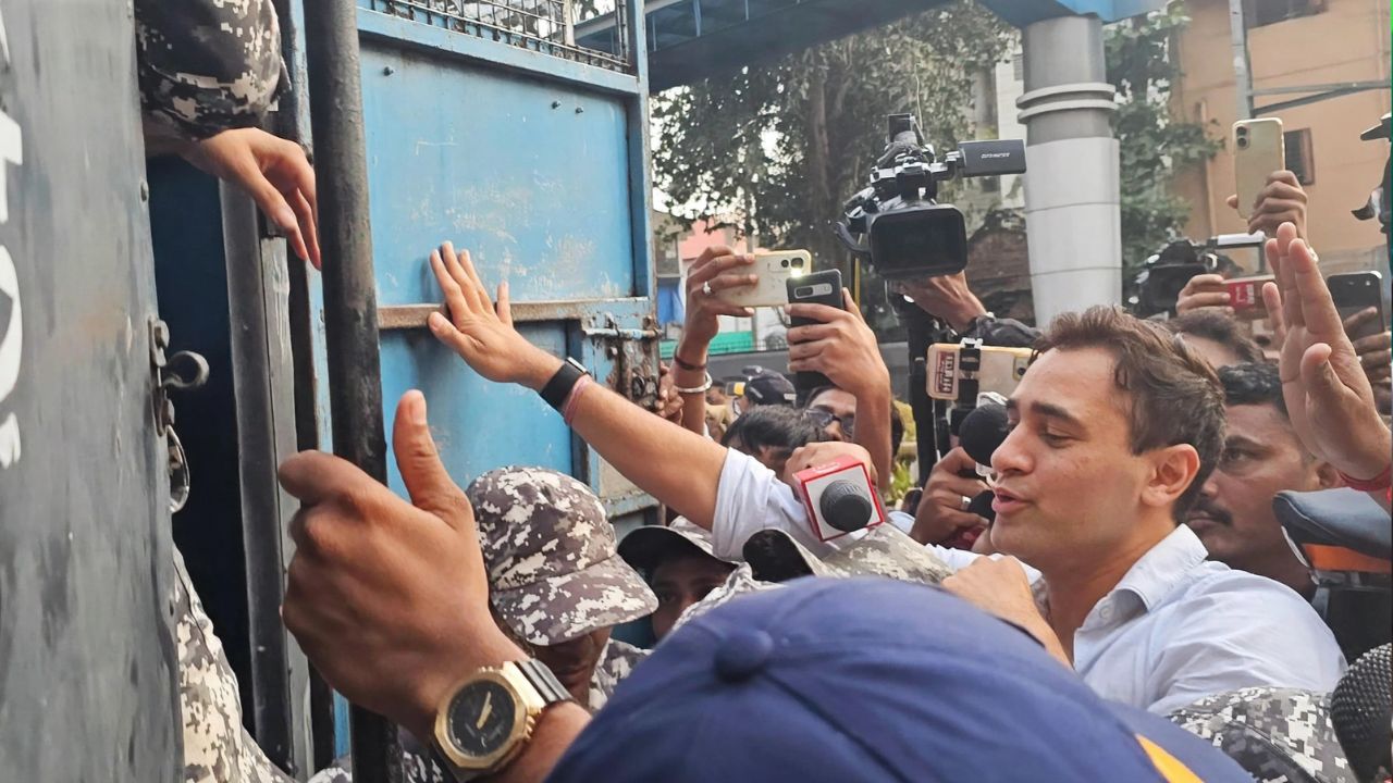 CJP प्रदर्शन में शामिल होना पड़ा भारी? आमिर खान के भांजे इमरान खान को देश छोड़ने का नोटिस