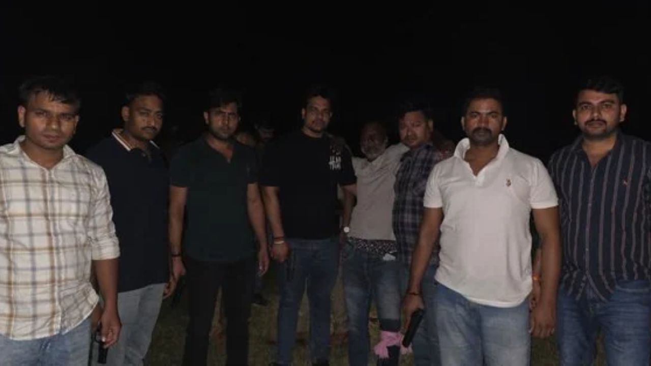 Jalaun News: 25 हजार रुपये का इनामी आरोपी मुठभेड़ में गिरफ्तार, पैर में लगी गोली; असलहा और नकदी बरामद