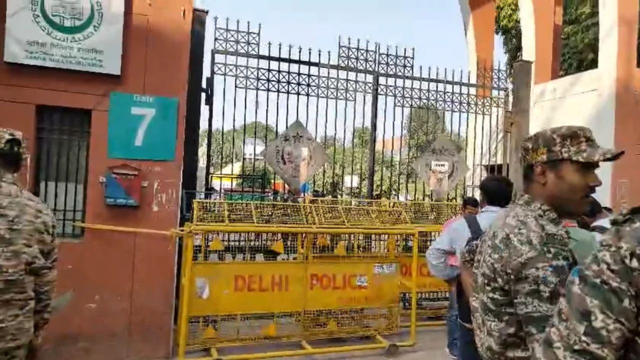 कैंपस में घमासान, बंद हुए क्लासरूम के दरवाजे: जामिया में भूख हड़ताल के 13वें दिन ऑनलाइन मोड पर शिफ्ट हुई पढ़ाई