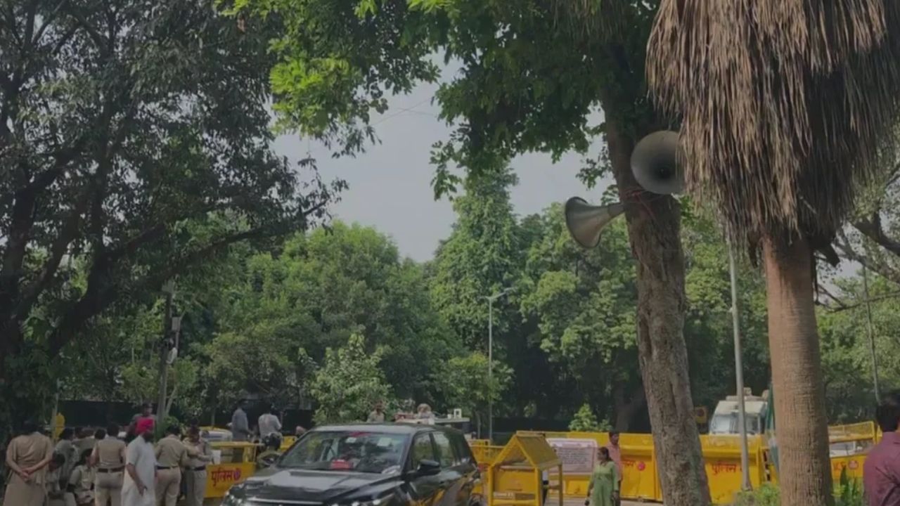 CJP Protest: IGI एयरपोर्ट पहुंचे अभिजीत दिपके, जंतर-मंतर पर करीब 150 प्रदर्शनकारी हिरासत में