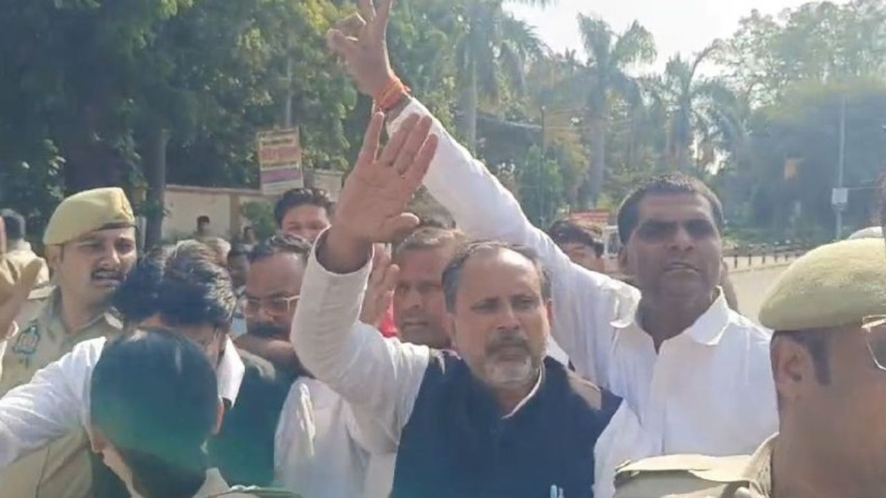 इलाहाबाद-झांसी MLC चुनाव में डॉ. मानसिंह यादव की बड़ी जीत, अशोक राठौर को 27,663 वोटों से पछाड़ा