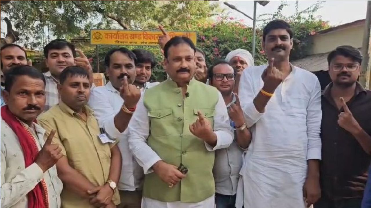 UP MLC Election 2026: झांसी MLC चुनाव में सपा की जीत तय? वोट डालने के बाद पूर्व विधायक ने कही ये बात…
