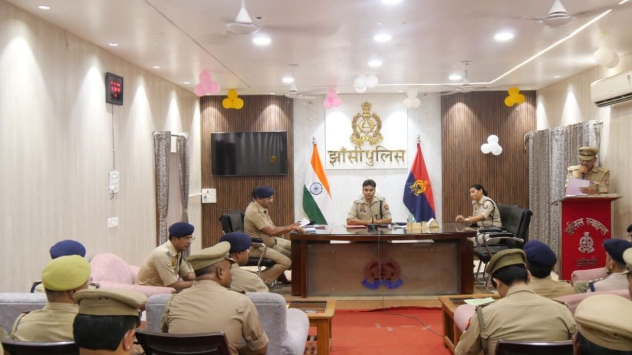 एक साल से लंबित विवेचनाओं पर SSP सख्त, झांसी पुलिस को समयसीमा में निस्तारण के निर्देश