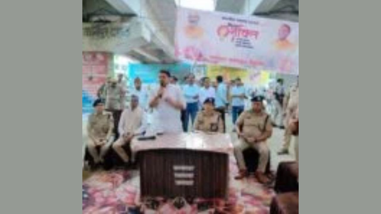 Kanpur Dehat: मिशन शक्ति के तहत अकबरपुर में निकला भव्य पैदल मार्च, महिला सुरक्षा और सम्मान का दिया संदेश