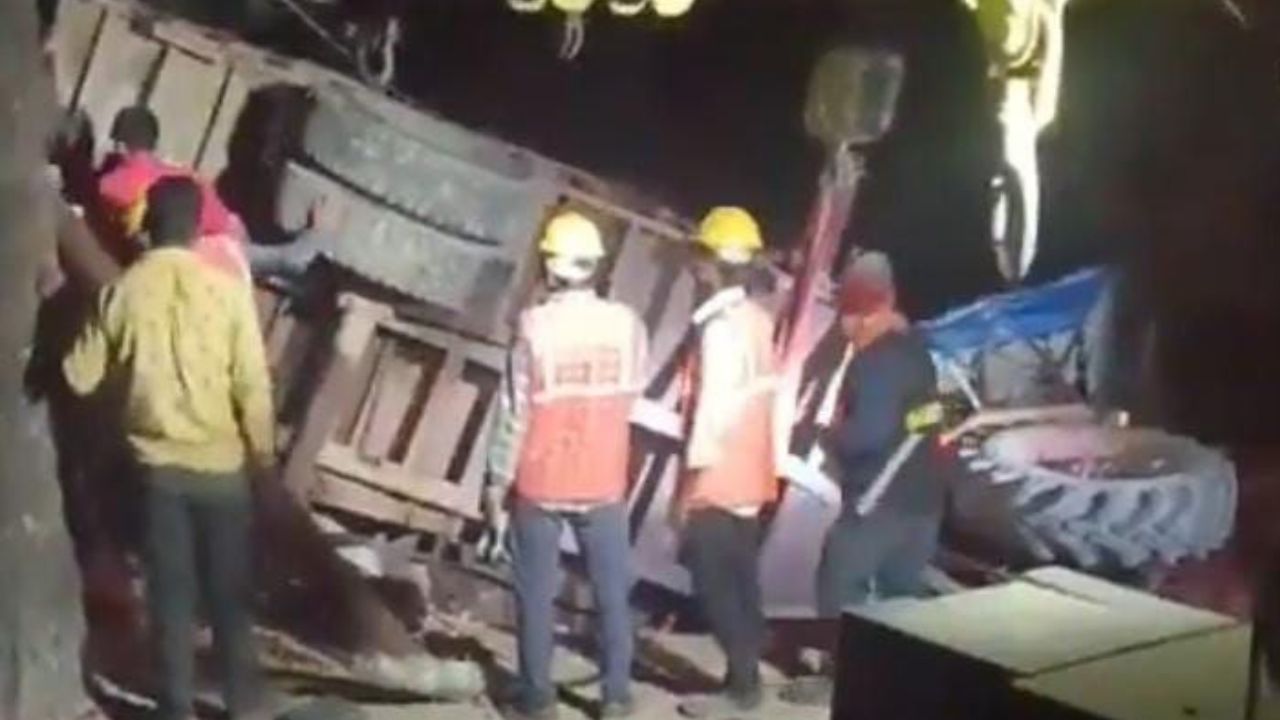 कानपुर में दर्दनाक हादसा! झोपड़ी पर पलटी ईंटों से भरी ट्रैक्टर-ट्रॉली, सास-बहू की मौत, 2 घायल