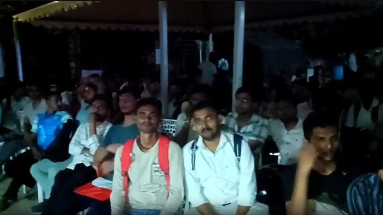 कानपुर पुलिस लाइन में होमगार्ड अभ्यर्थियों का हंगामा, डाक्टर्स पर रिश्वत मांगने का आरोप