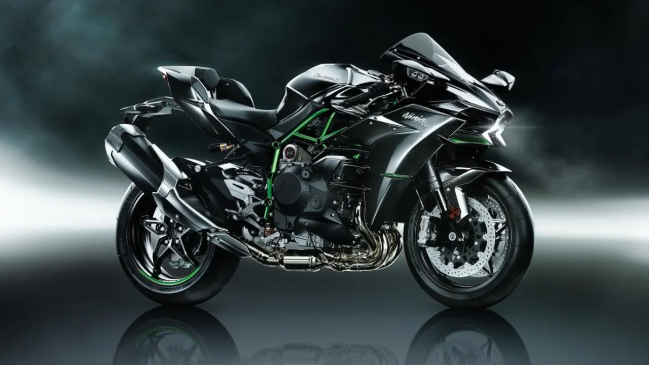 Kawasaki ने पेश की नई Z1100 मोटरसाइकिल, जानिए क्या है खास और कीमत की पूरी डिटेल