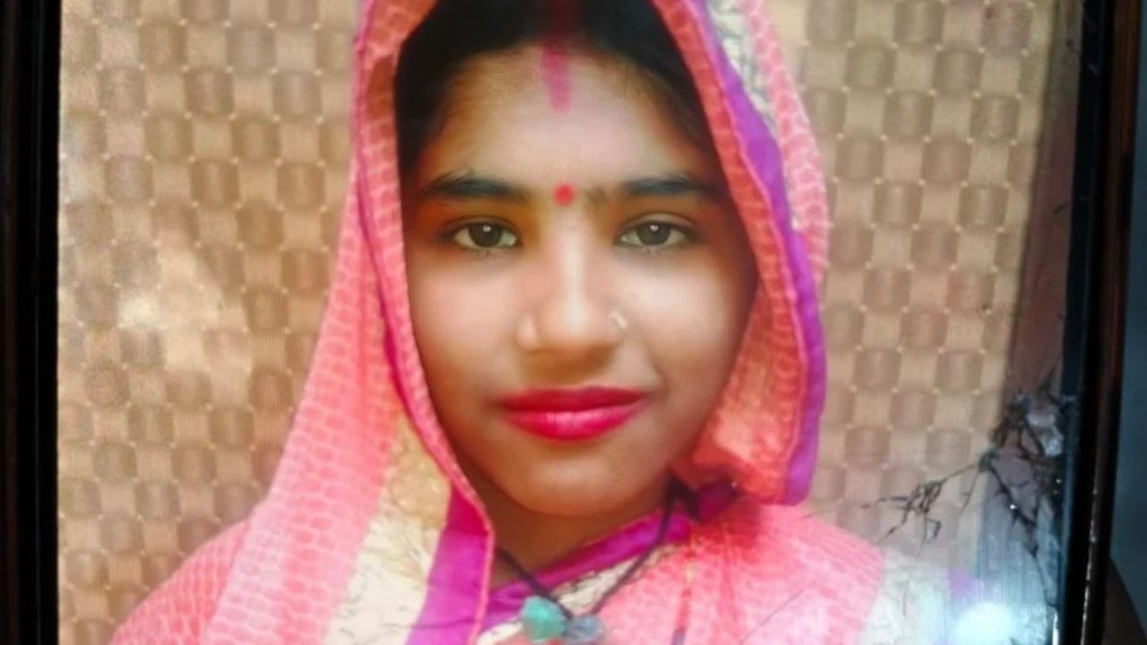 करवाचौथ पर चांद देखने छत पर गई आरती, पैर फिसलने से मौत… 6 साल के बेटे के सिर से उठा मां का साया