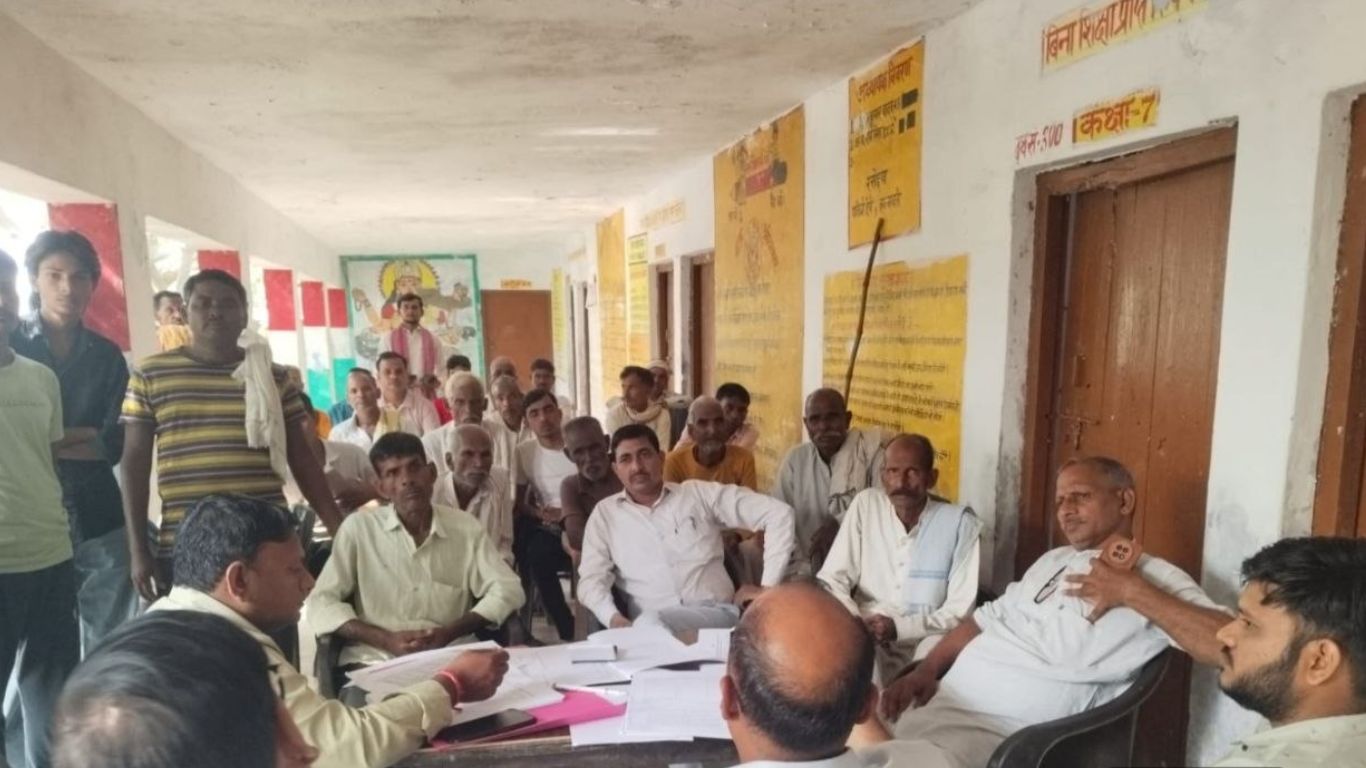 Kasganj News: बाढ़ से परेशान गांवों को मिलेगी राहत? साढ़े 4 KM का बांध बनाने की तैयारी