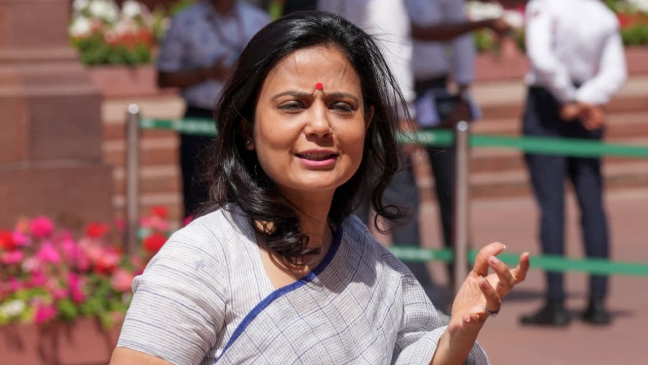 सुप्रीम कोर्ट ने सेबी को ‘निर्देश देने से किया मना, शेयर बाजार में पारदर्शिता पर महुआ मोइत्रा की याचिका खारिज