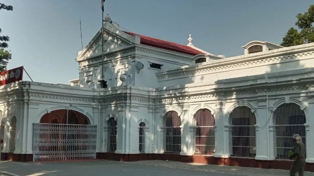 बलिया में किसके पक्ष में पड़ेगा वोट? MLC चुनाव के लिए 33,770 मतदाता तय करेंगे उम्मीदवारों की किस्मत
