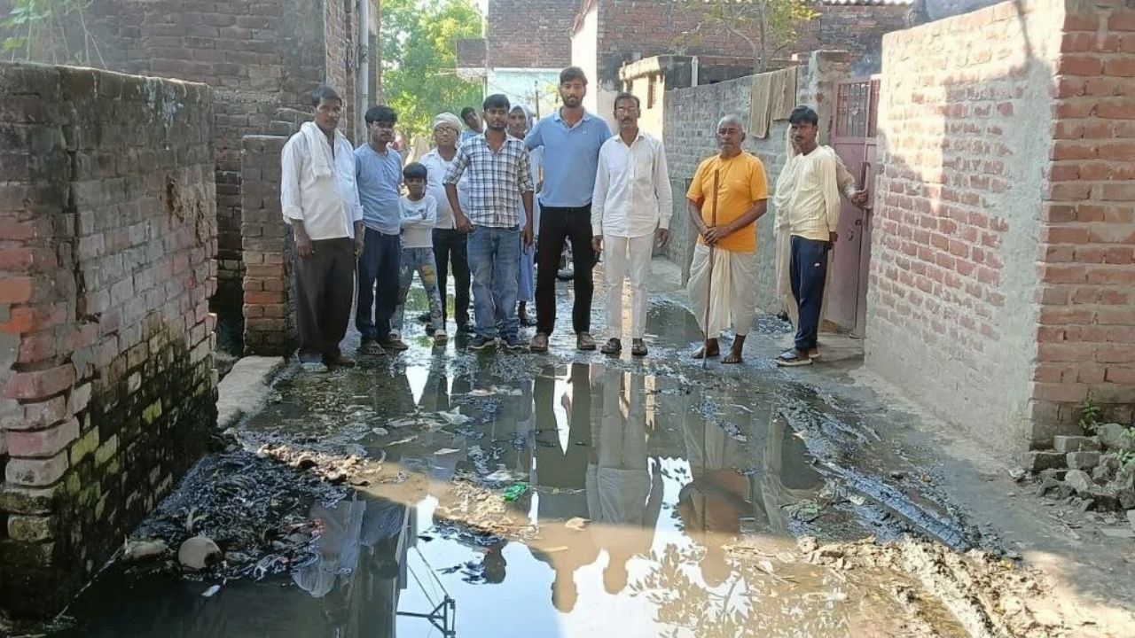 Maharajganj: बृजमनगंज के कोल्हुई में नारकीय जीवन जीने को मजबूर ग्रामीण, मुख्य सड़क पर जलभराव से बढ़ी मुसीबतें