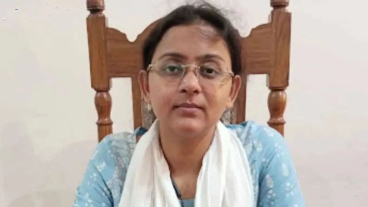 70.40 लाख का भुगतान और फिर गिरी गाज! महराजगंज में ग्राम पंचायत अधिकारी सस्पेंड, 8 गांवों में क्या हुआ था?