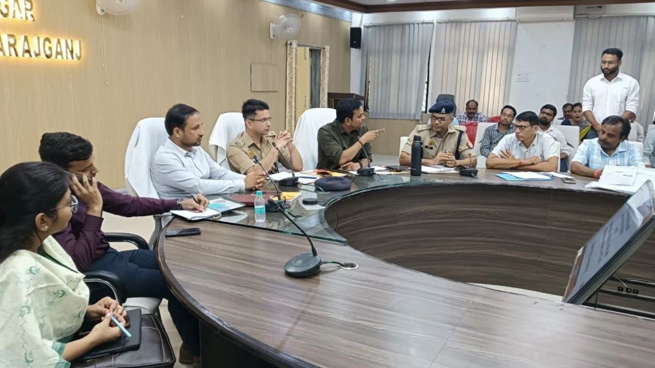 Maharajganj News: PET परीक्षा में जरा-सी चूक भी पड़ेगी भारी! DM ने अधिकारियों को दी सख्त चेतावनी