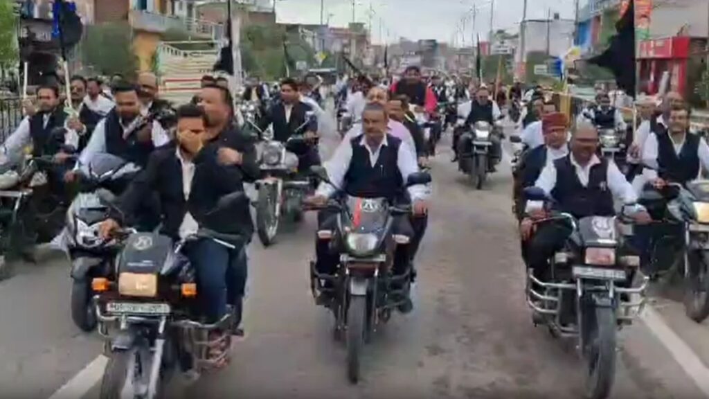 Maharajganj advocates bike rally carrying black flags